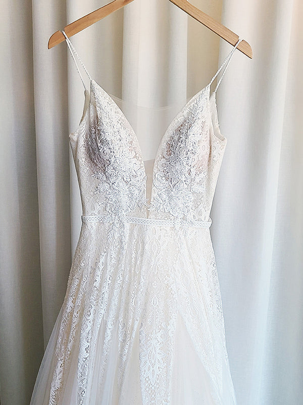 Vimo Gown