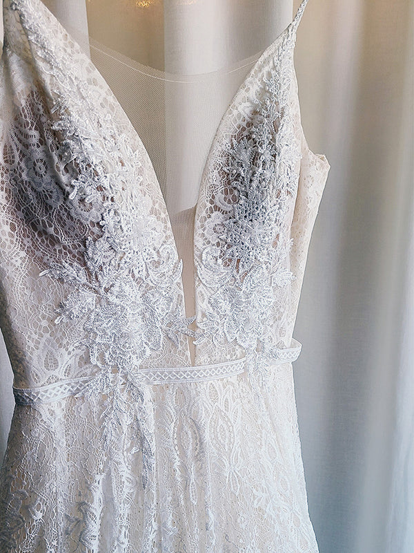 Vimo Gown